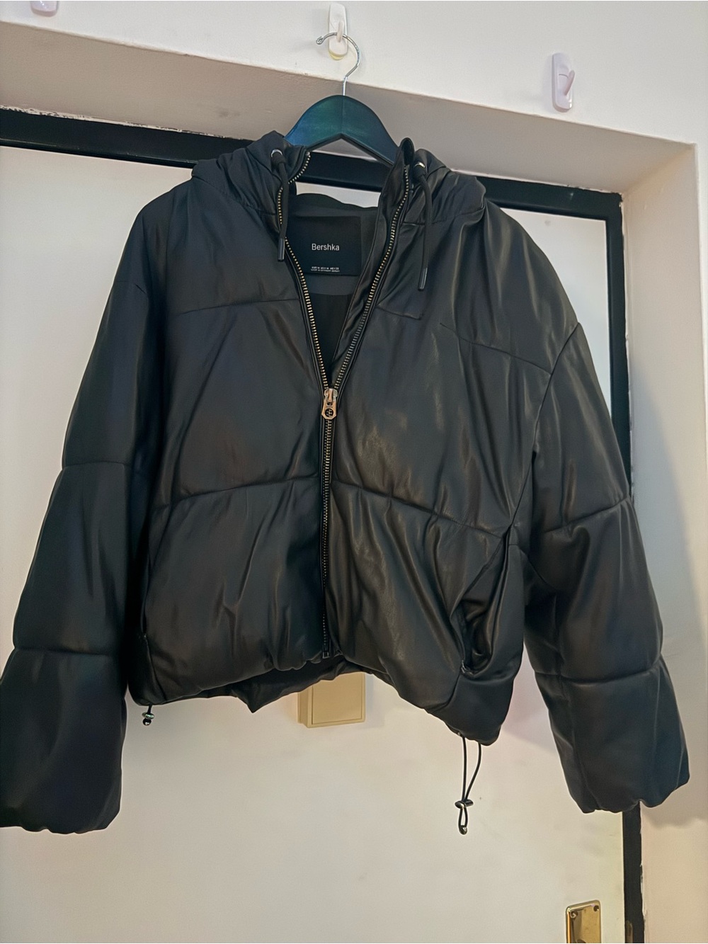 Bershka Black Cropped Hooded Puffer Jacket